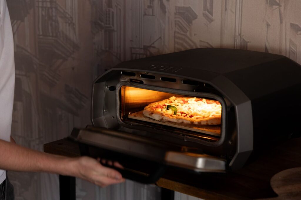 kant en klare pizzabodem in de oven