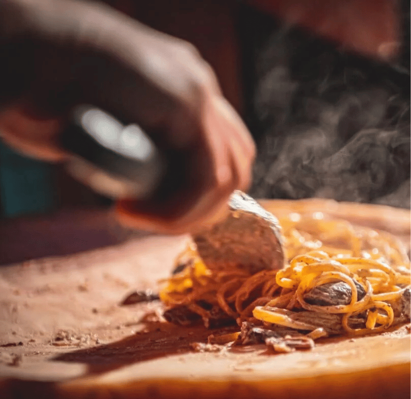 pastacatering uit parmezaanse kaaswiel- lazzarella