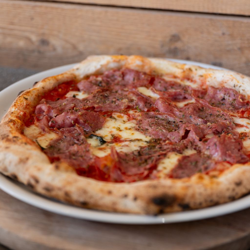 Napolitaanse pizza Salami Piccante met ’nduja
